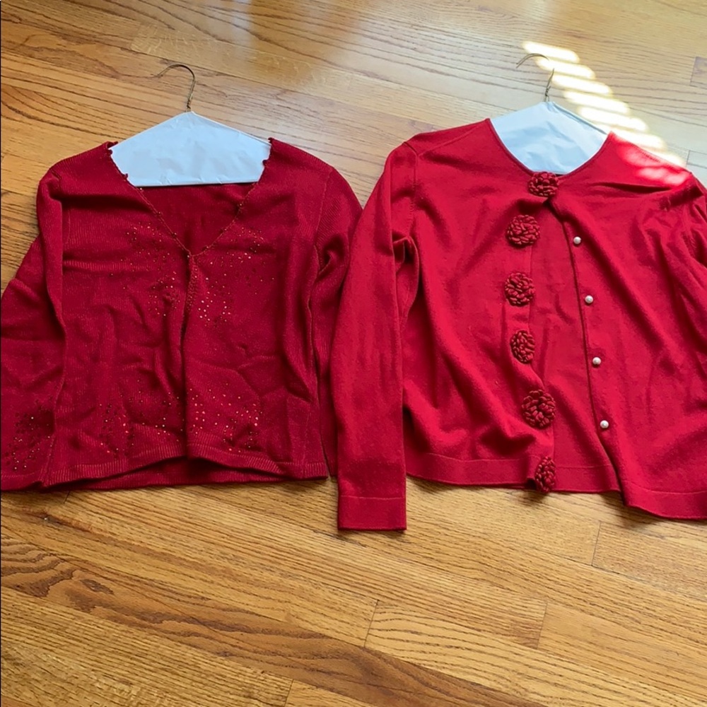 Two red cardigans - Holiday